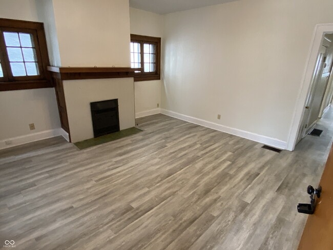 537 E 11th St Unit 2