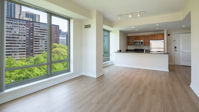 Sala de estar con piso de superficie dura