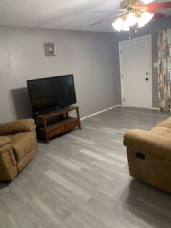 Photo - 207 Terry Ln