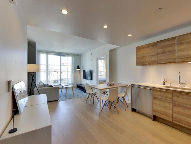 Photo - 1075 Market St