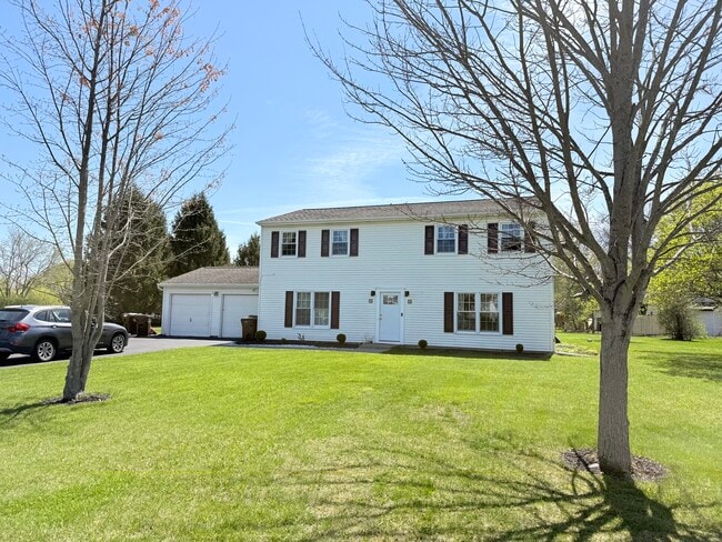 Building Photo - 13 Dresden Ct