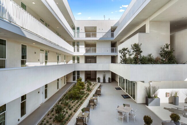 11NOHO Apartments - 11NOHO