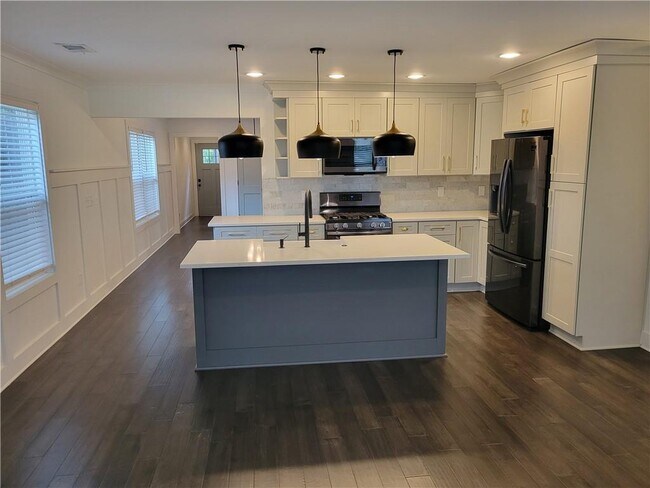 Photo - 1740 Madrona St NW