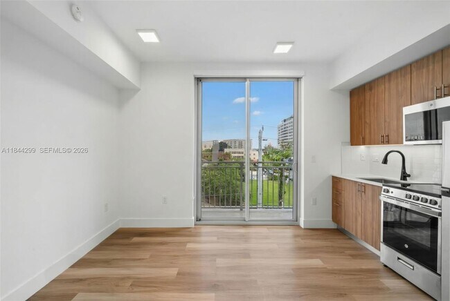 Photo - 650 SW 1st St Unidad 206