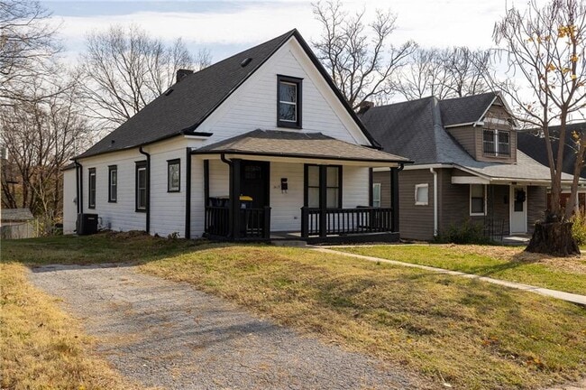 Photo - 2413 College Ave