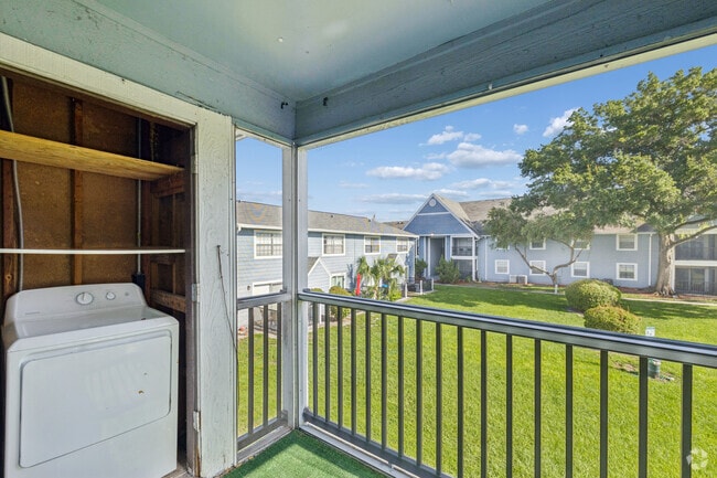 2BR, 2BA - 1,000SF - Balcony