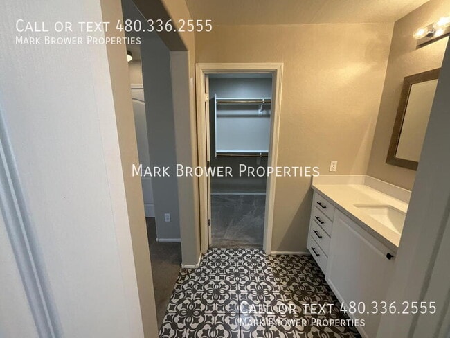 Building Photo - 2751 E Bart St