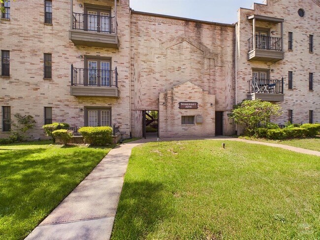 Building Photo - 2216 San Gabriel St Unit 301 Rental