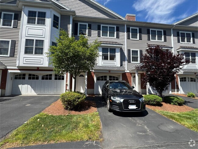 Building Photo - Updated Two-Bedroom Corner Townhouse in Lo...
