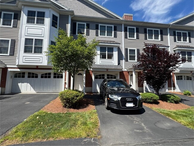 Building Photo - Updated Two-Bedroom Corner Townhouse in Lo...