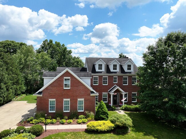 ACROSS THE STREET FROM THE COURSE - ACROSS THE STREET FROM THE COURSE House