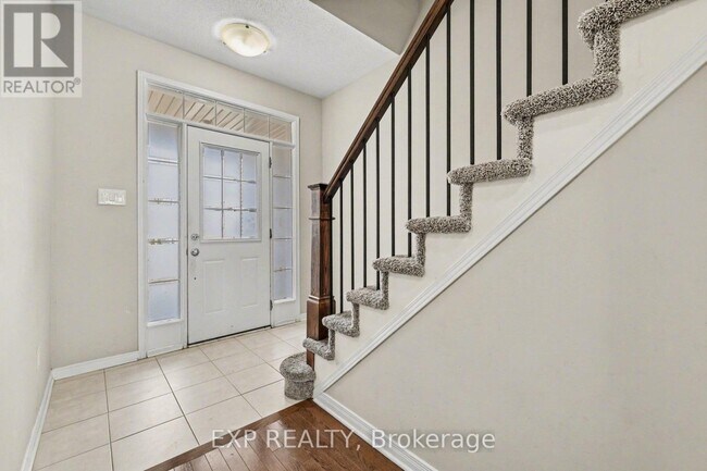 Photo - 450 Ashbourne Crescent