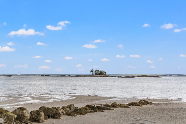 Photo - 80 Soundview Dr