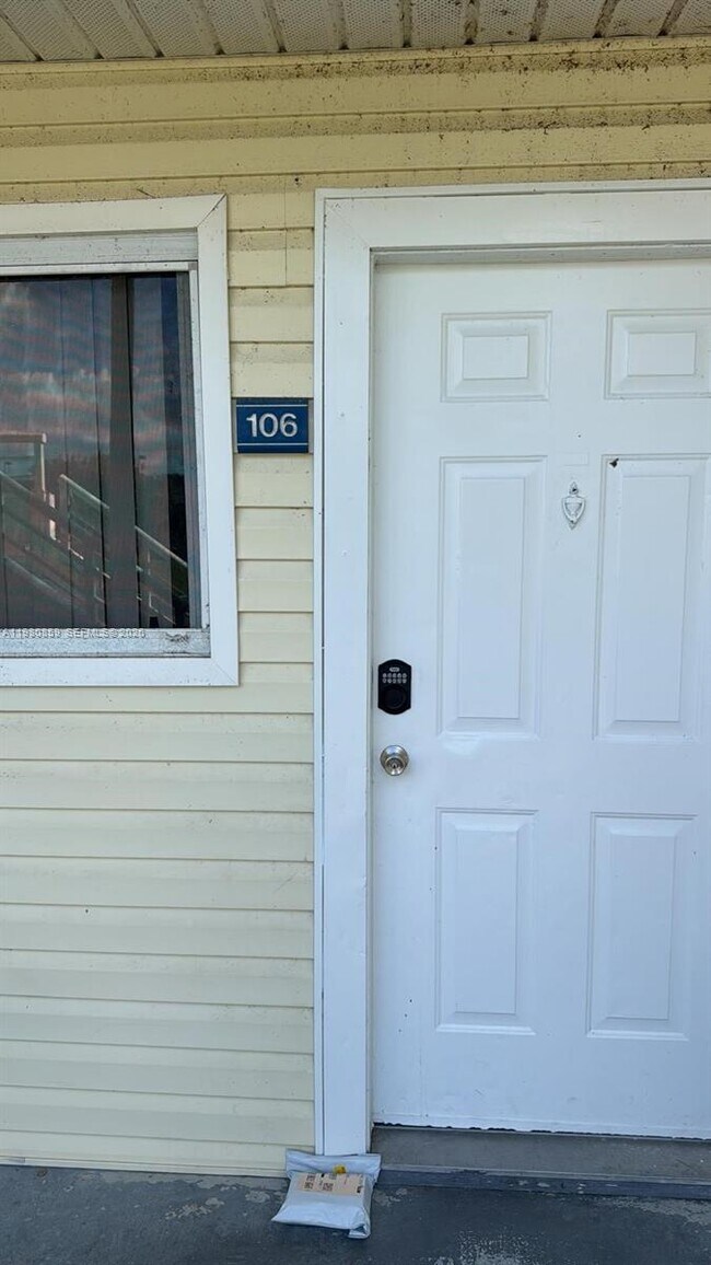 Building Photo - 3441 NW 44th St Unit 106