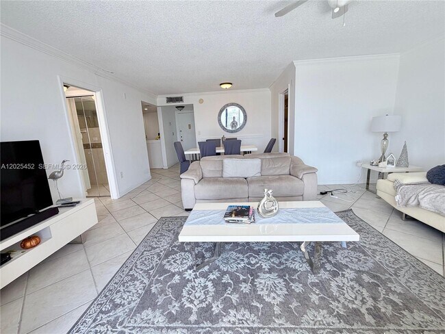 Photo - 2750 NE 183rd St Unidad PH10