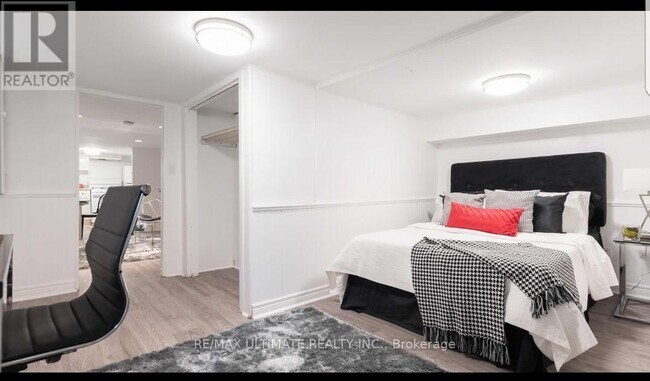 Photo - 1133 Dufferin St