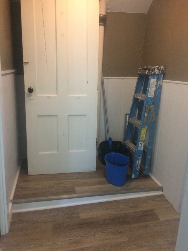 washer/dryer here - 47 Prospect St