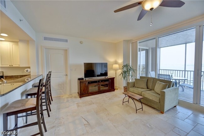 Building Photo - 2090 W First St Unit 1009