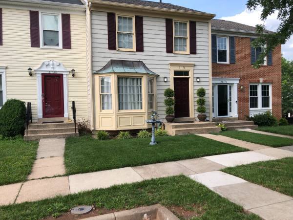 Front of the TH - 21178 Hedgerow Ter Townhome