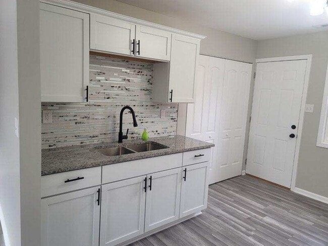New Rehabbed home close to the train and t... - New Rehabbed home close to the train and t...