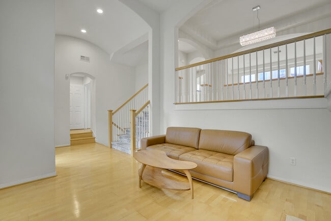 Photo - 2889 Plaza del Amo