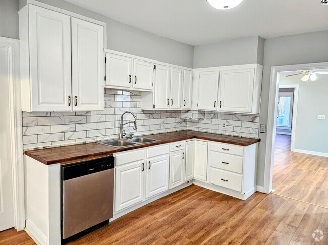Building Photo - 713 E 6th Ave Rental