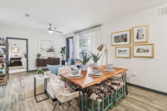 Photo - Revl Crockett Row