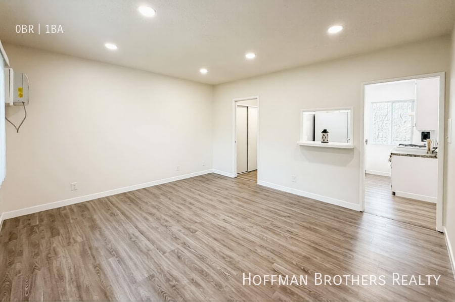 Photo - 15546 Vanowen St Unit 9