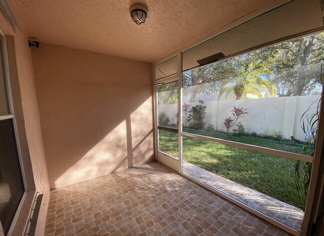 Photo - 300 NE 42nd St Townhome