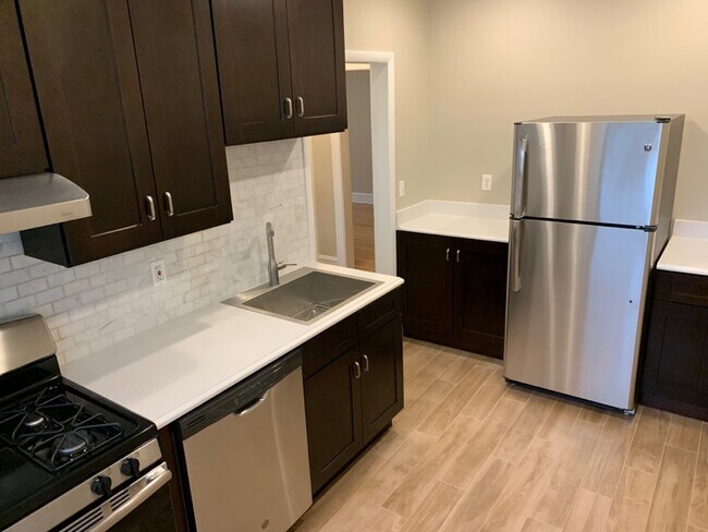Photo - 2046 W Farragut Ave Unidad 2