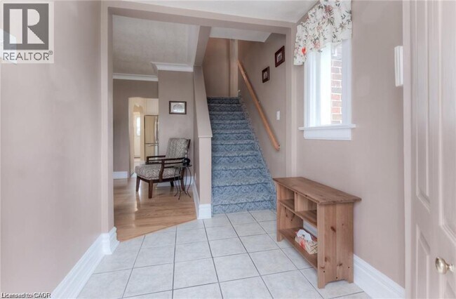 Photo - 465 Nyberg St