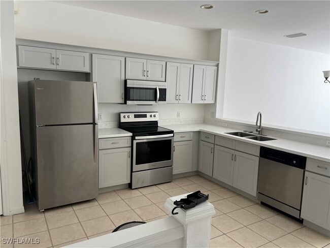 Photo - 972 Hampton Cir