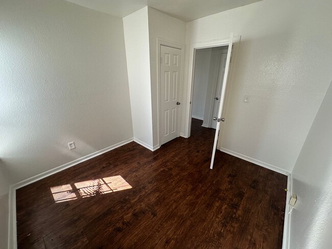 Photo - 8114 S Hoover St Unidad 8116