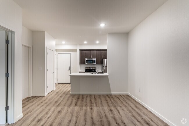 1BR, 1BA - 607 SF