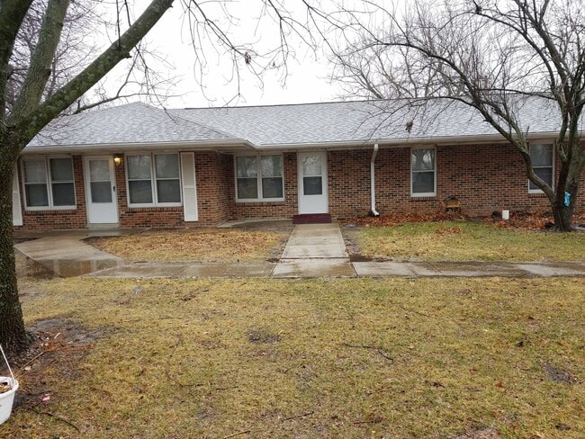 Building Photo - Sommerfield Apartments Unit 02