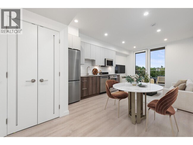 Photo - 1680 Adanac St