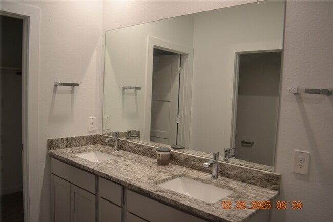 Building Photo - 1613 Sunbend Ln