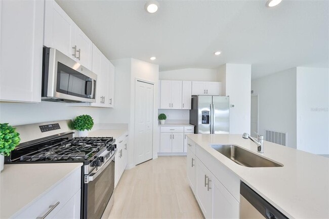 Photo - 12418 RADIANT CRYSTAL ROSE