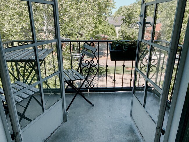 150-152 N Brentwood