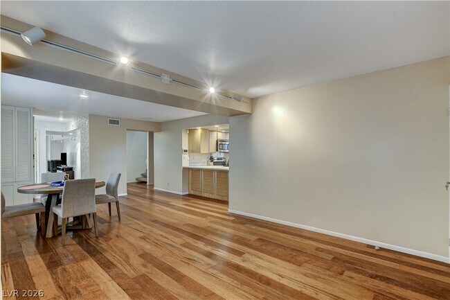 3223 Pinehurst Dr