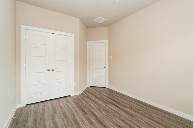 Building Photo - 18330 W Centro Cir