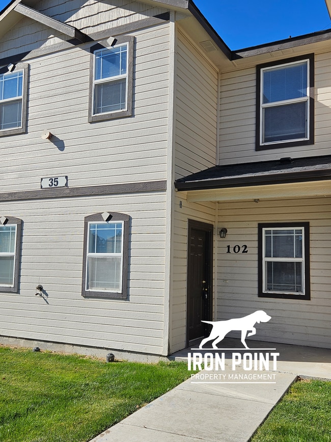 Photo - 35WHITEOAK Unit #102