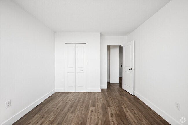 1BR, 1BA - 694SF - Bedroom