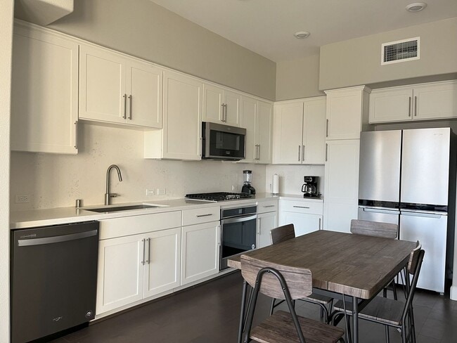 Photo - Spectacular Views in This Spacious 1 Bed/1... Unit 6