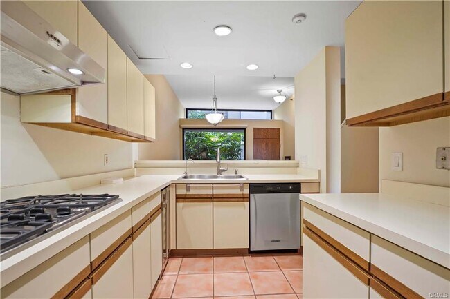 Photo - 500 E Del Mar Blvd