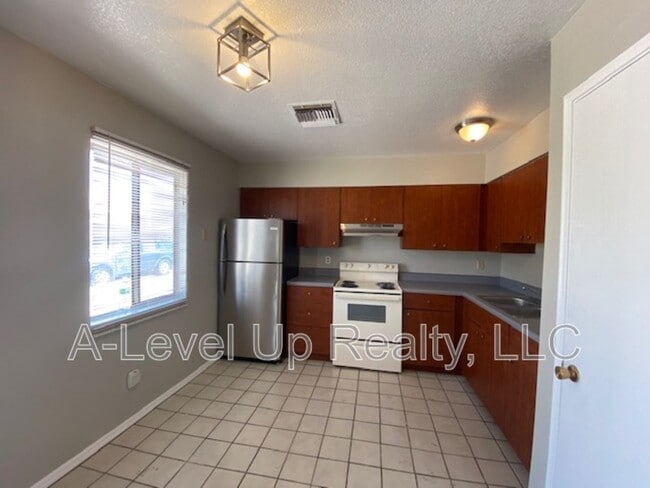 Photo - 1503 N Riverview Blvd