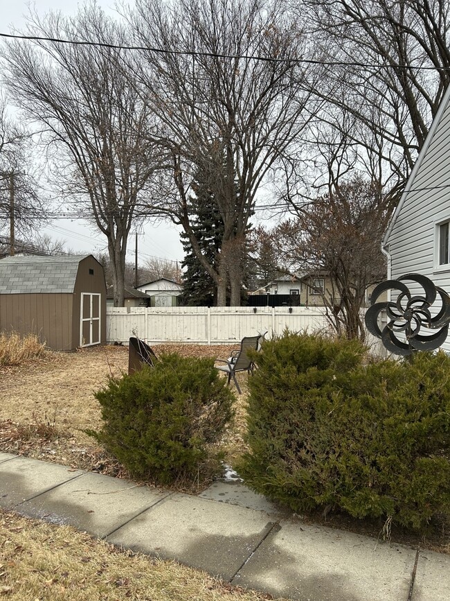 Photo - 11864-11858 58 St NW