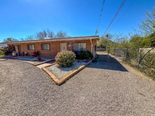 Photo - 1239 N Alamo Ave