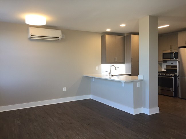 Photo - Embassy Tower Apartments