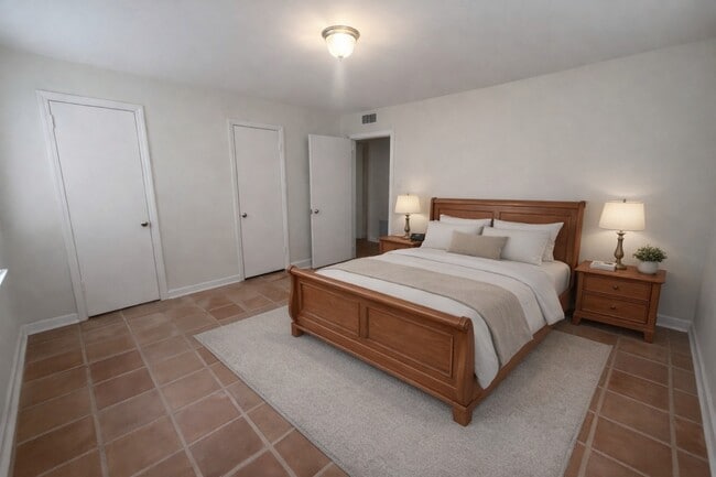 Building Photo - 1928 North Blvd Unit 01